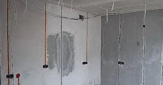 Прокладка кабеля в штробе в Бийске – расценки от 205 руб - ЭлектроБск